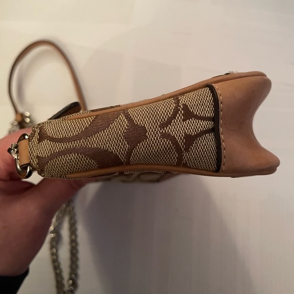 Vintage Coach wristlet with added unbranded chain to make it acrossbody - Picture 10 of 11